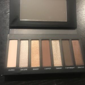 Younique Moonstruck Addiction Palette 1